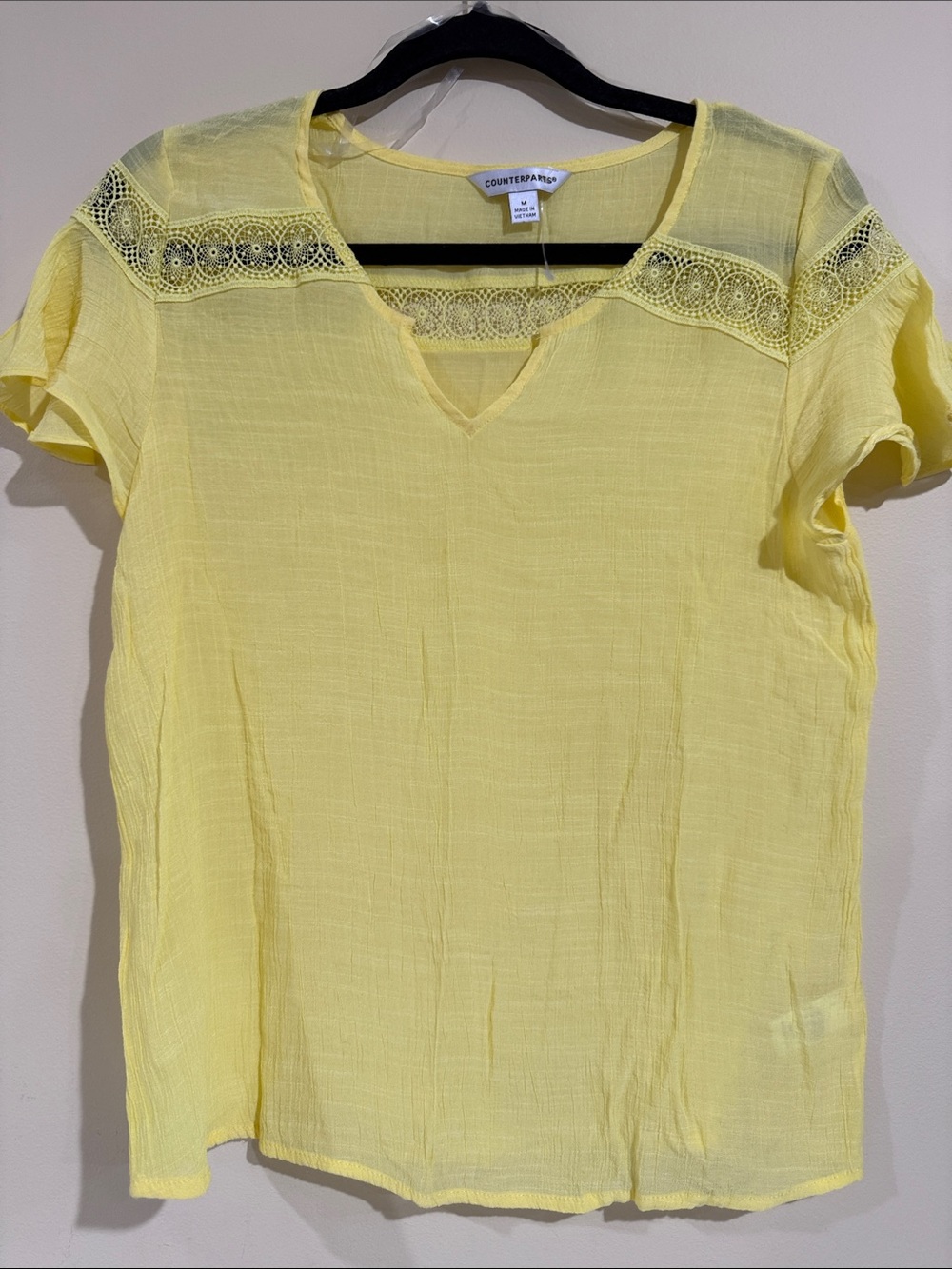 Counterparts Pale Yellow Lace Yoke Short Sleeve Top size medium